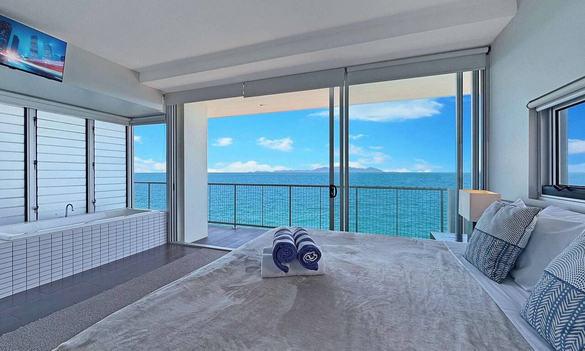 Nelly Bay Apartment | 1 Bright Point Apartment 5201