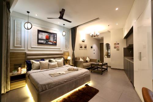 Noida Apartment | 1RK Avyra Stays supernova in Noida