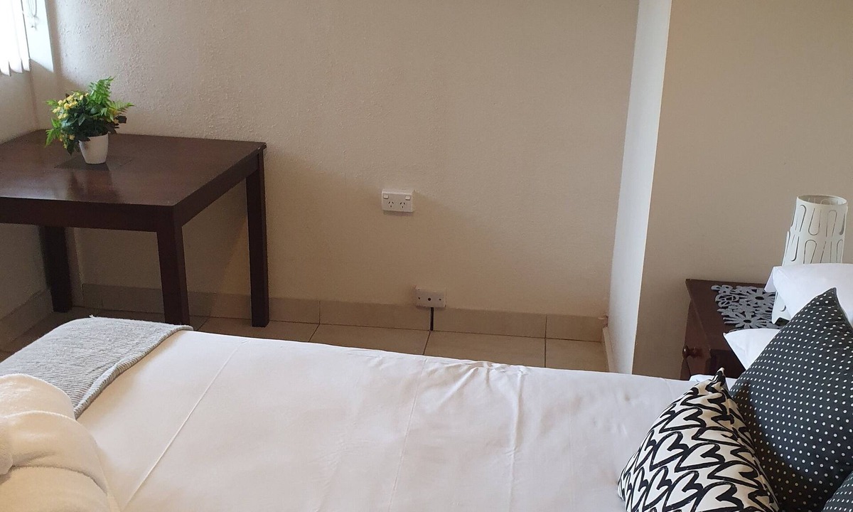 Griffith Apartment | 2 bdr apartment Griffith ACT, pool, parking