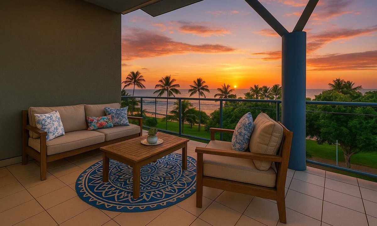 North Ward Apartment | 3BR Oceanfront Penthouse on The Strand, Townsville