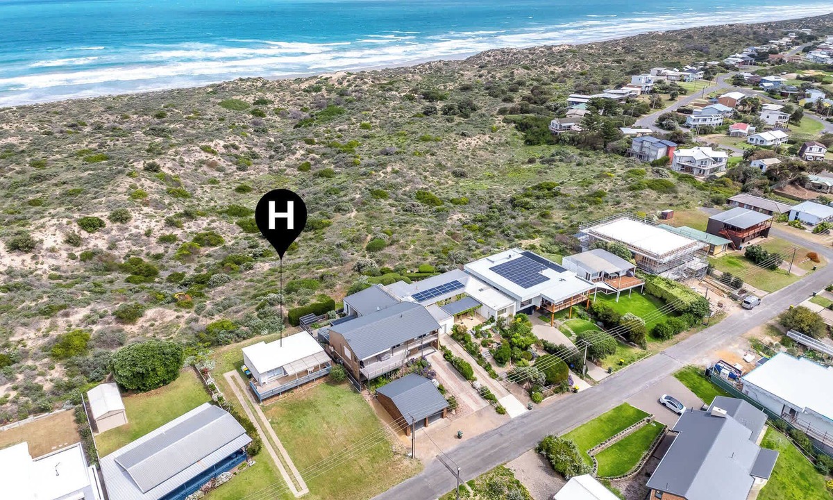 Goolwa South House | 5 Sir George Ritchie Beachside House w/River Views & Walk to Beach