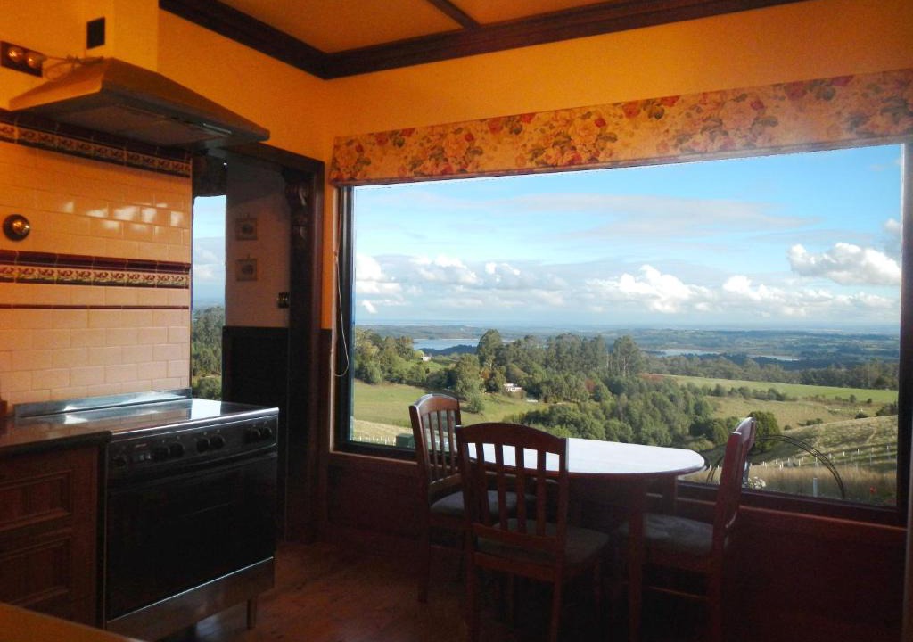 Kallista Bed & Breakfast | A Cottage with a View at Tudor Ridge