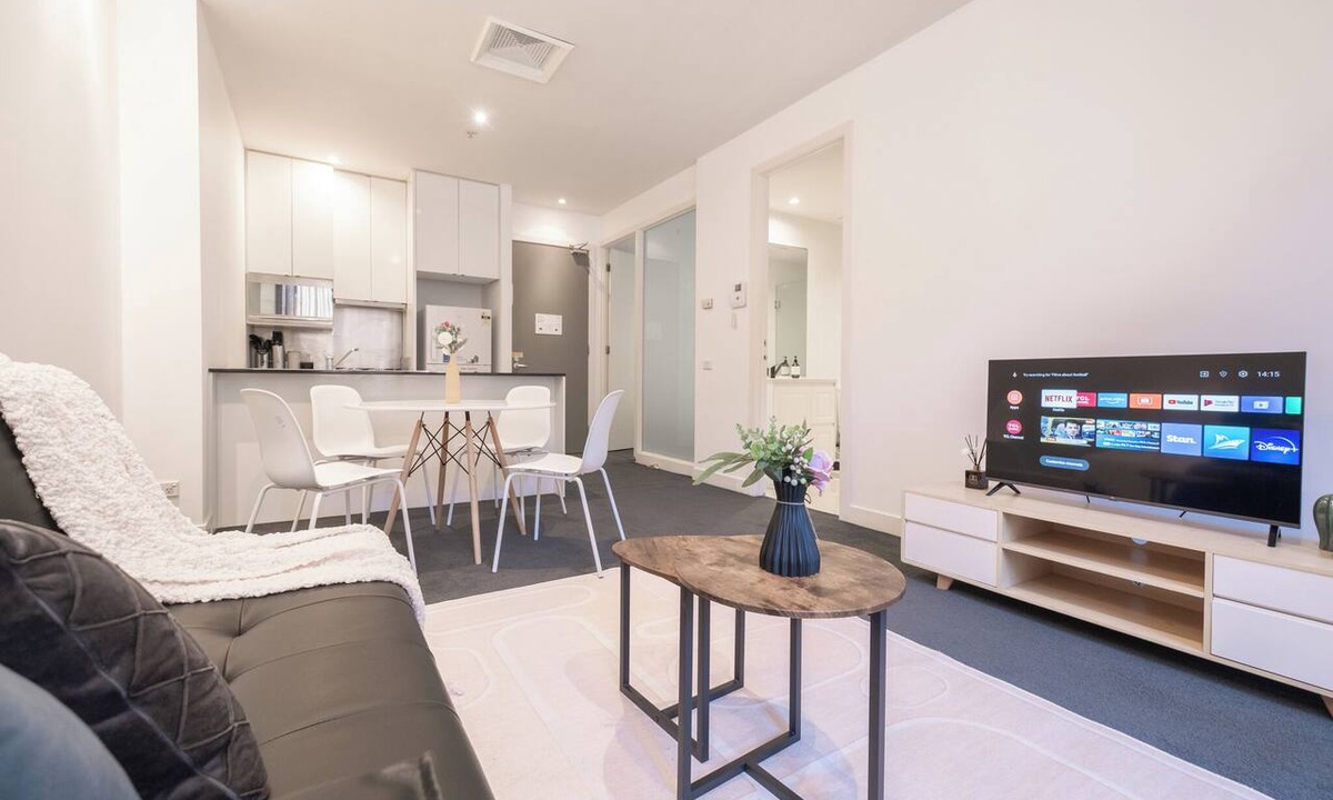 Melbourne Central Business District Apartment | A great city pad to suit all! This spacious `open plan' designed apartment is a must to inspect