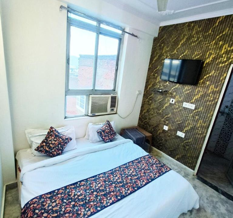 Amer Fort Road Apartment | Amisha Home Stay - Near Jal Mahal, Jaipur