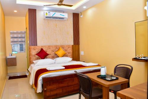 Tiruvadanai Cabin | Arshia Residency AC