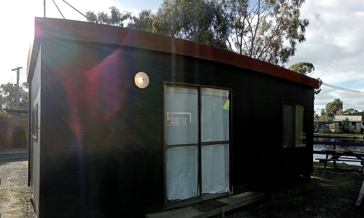 Stawell House | Backpacker / Work Time Accommodation in Cabin Park