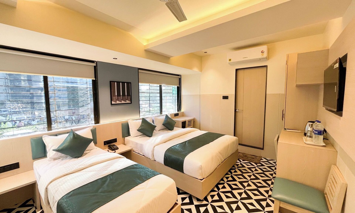Bandra East Hotel | Bandra Stays