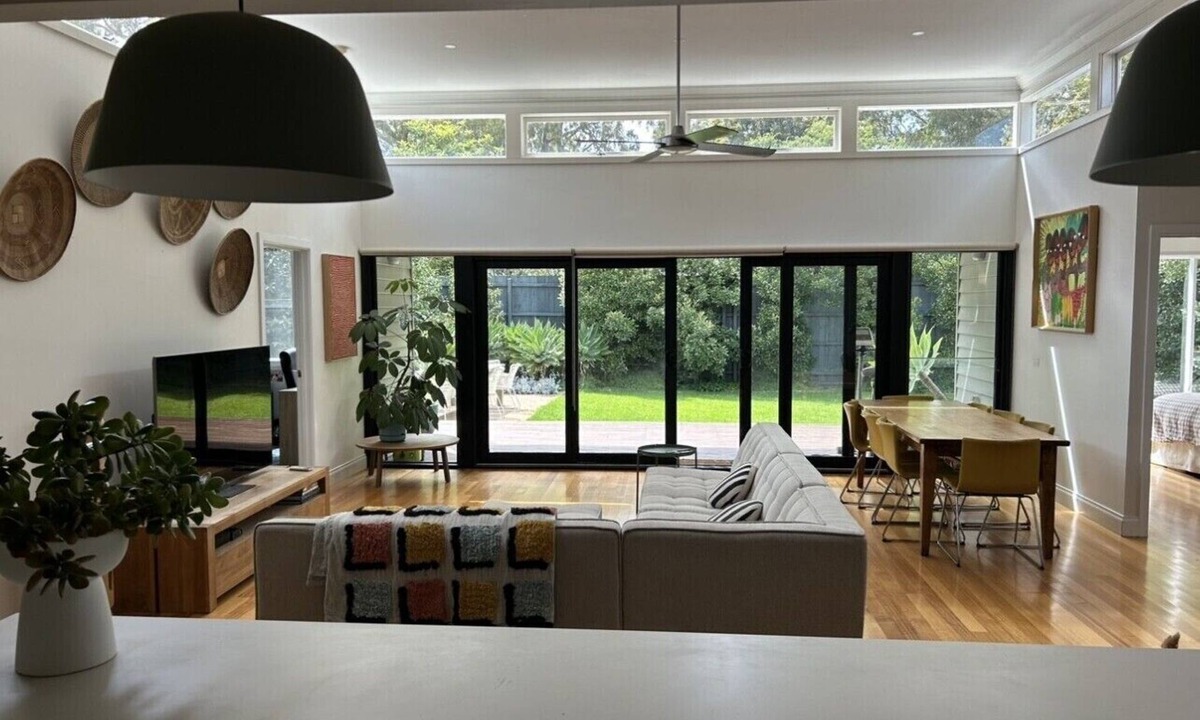 Highett House | Bayside Bounce! - Sun filled family bayside home 5 min drive from beach!