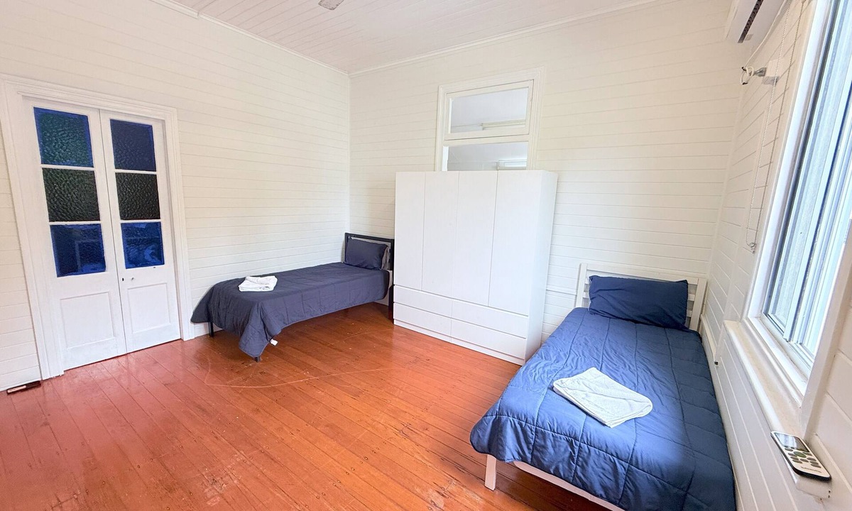 Emu Park Hostel | Beach accommodation shared facility