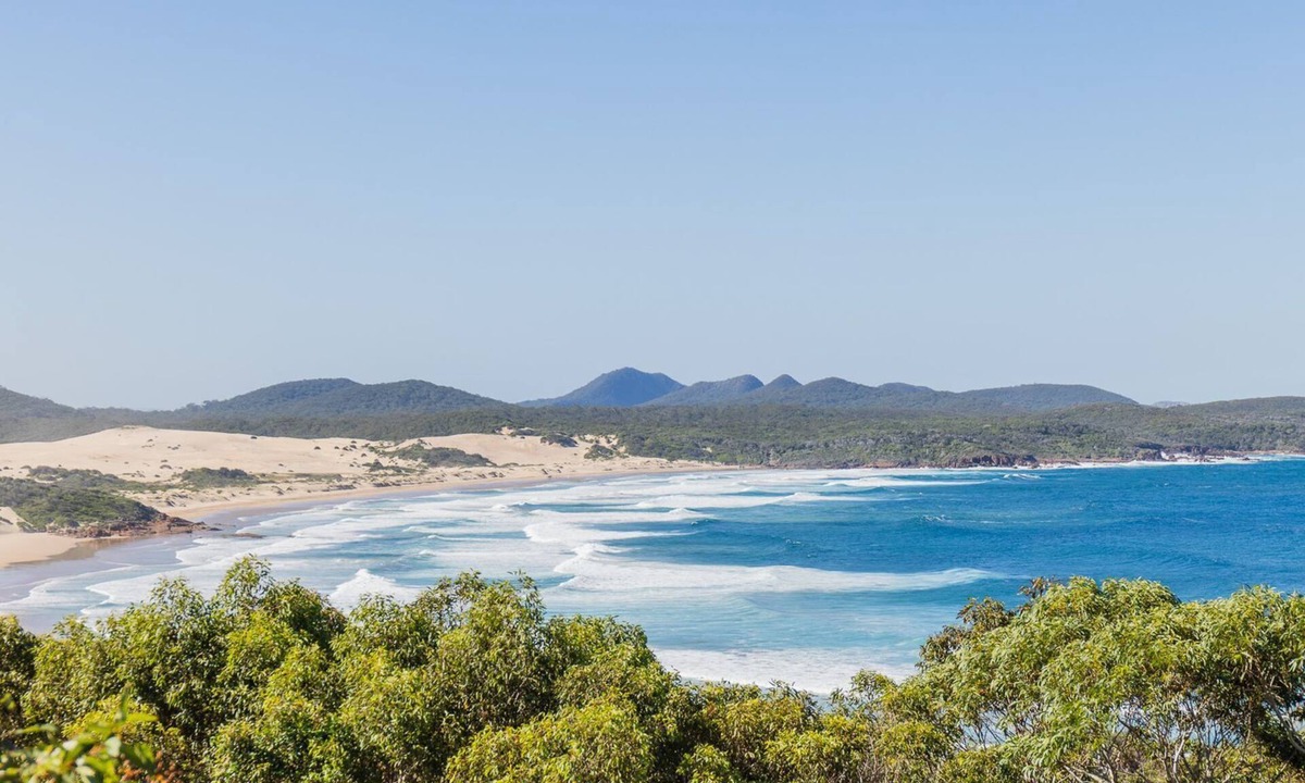 Boat Harbour House | Beach House 7, Air Conditioned, Wi-Fi, Foxtel, Linen, Communal Pool and Spa