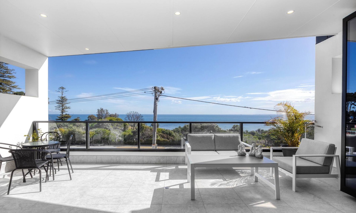 Brighton Apartment | Beachside View BrightonnMake some memories at this family-friendly place.n