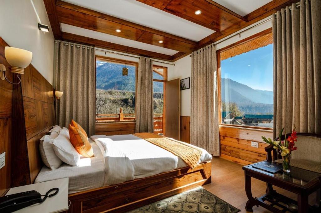 Old Manali Hostel | Bonfire RishApple