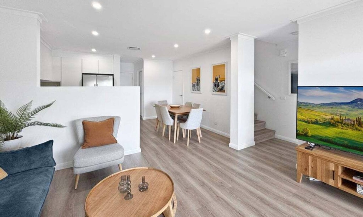 Wagga Wagga Apartment | Brand new lux 3 bedroom townhouse located opposite the Wagga Wagga Racecourse.