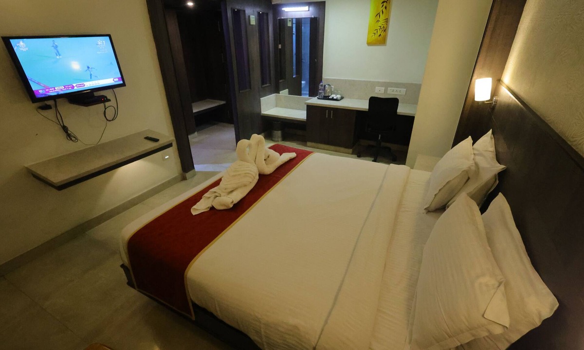 Karur Hotel | Breeze Palace