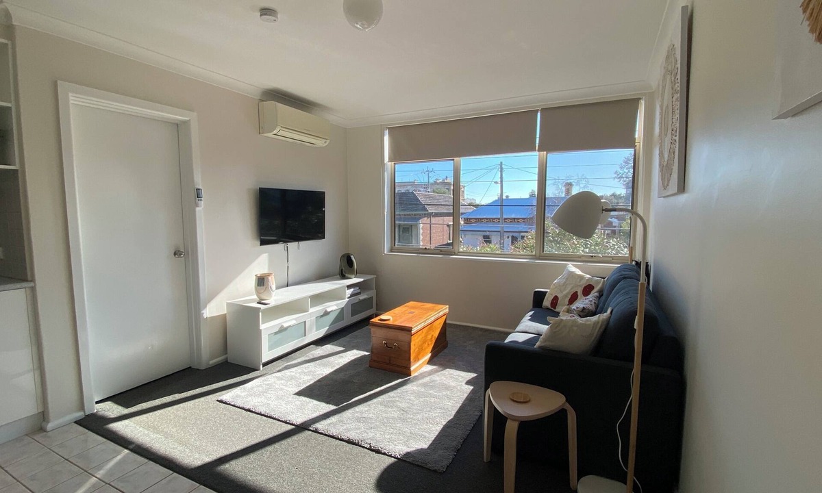 Northern Suburbs Apartment | Bright & Comfortable 1BR Unit in Trendy Brunswick!