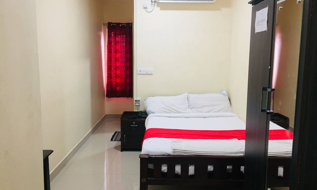 Onamthuruth Hotel | Brindavan Residency