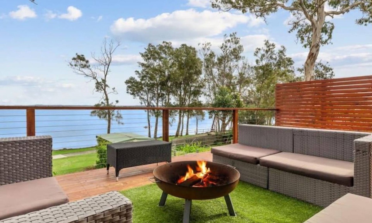 Budgewoi House | Budgewoi Lakefront Oasis