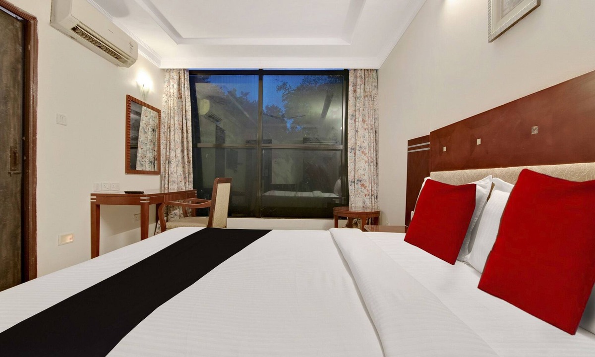 Jayanagar Hotel | Capital O 11148 Amethyst Business Hotel