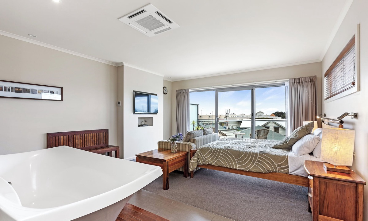 Apollo Bay Hotel | Captains At The Bay