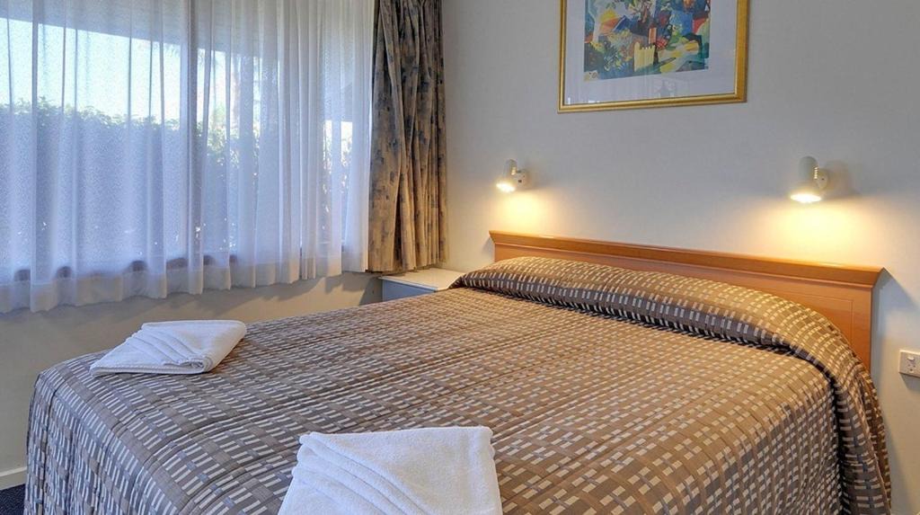Morwell Hotel | Cedar Lodge Motel
