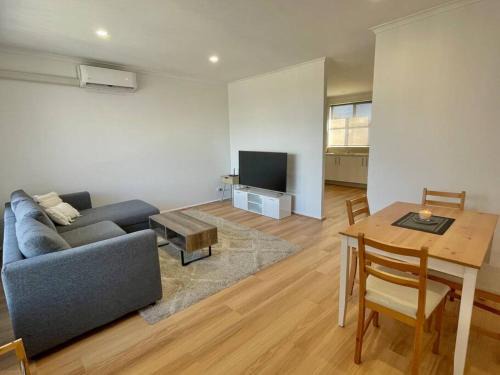 Dandenong Apartment | Central Apartment near Dandenong Hospital & Market