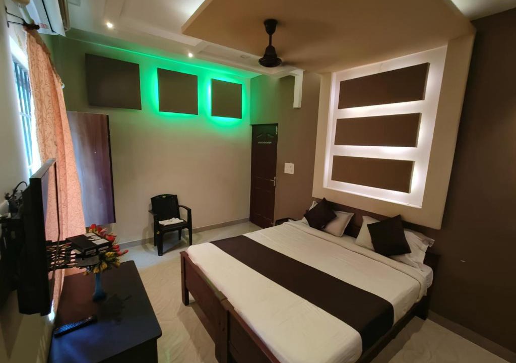 Kumbalam Hotel | Chalil Residency
