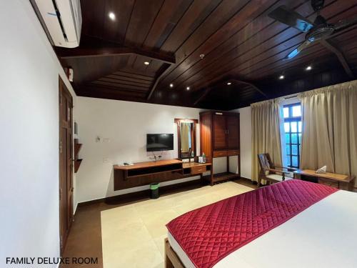 Kuzhuppilly Hotel | Cherai Beach view Heritage