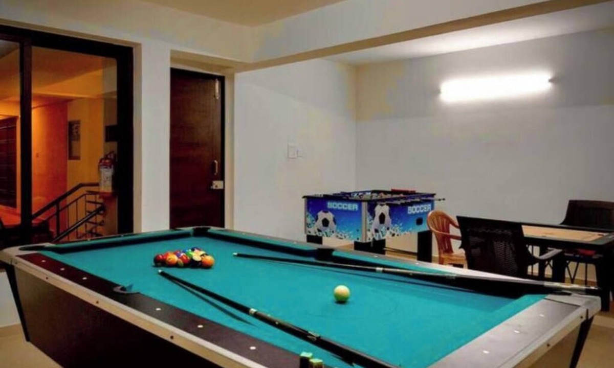 Calangute Apartment | Chic Baga Studio Pool/Gym/Jacuzzi Walk To Beach