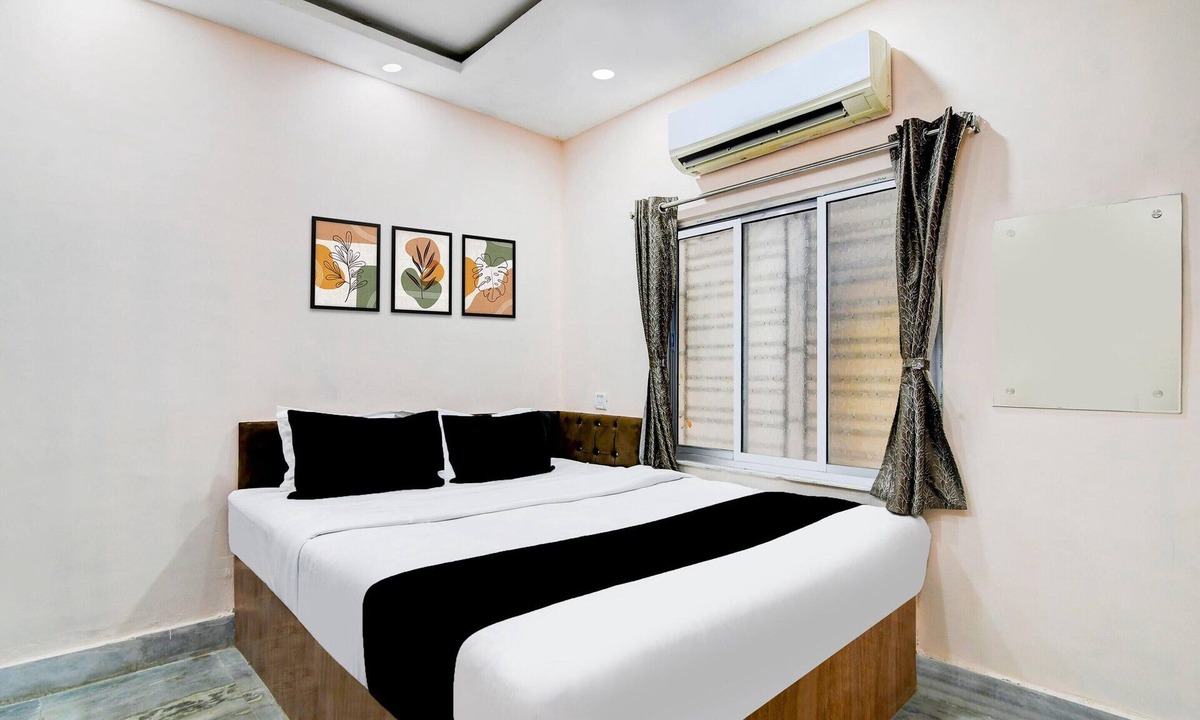 Mukundapur House | Classic 25 Th Lantern Guest House