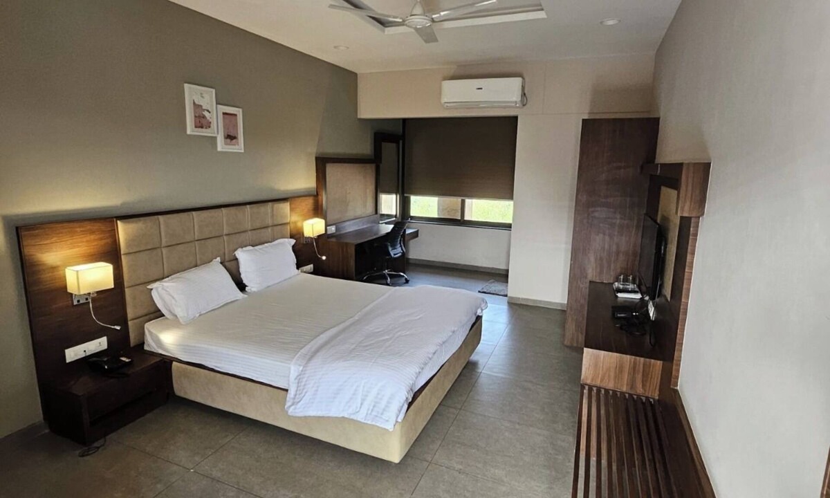 Dholka Resort | Club Azzurro Resort - Nalsarovar