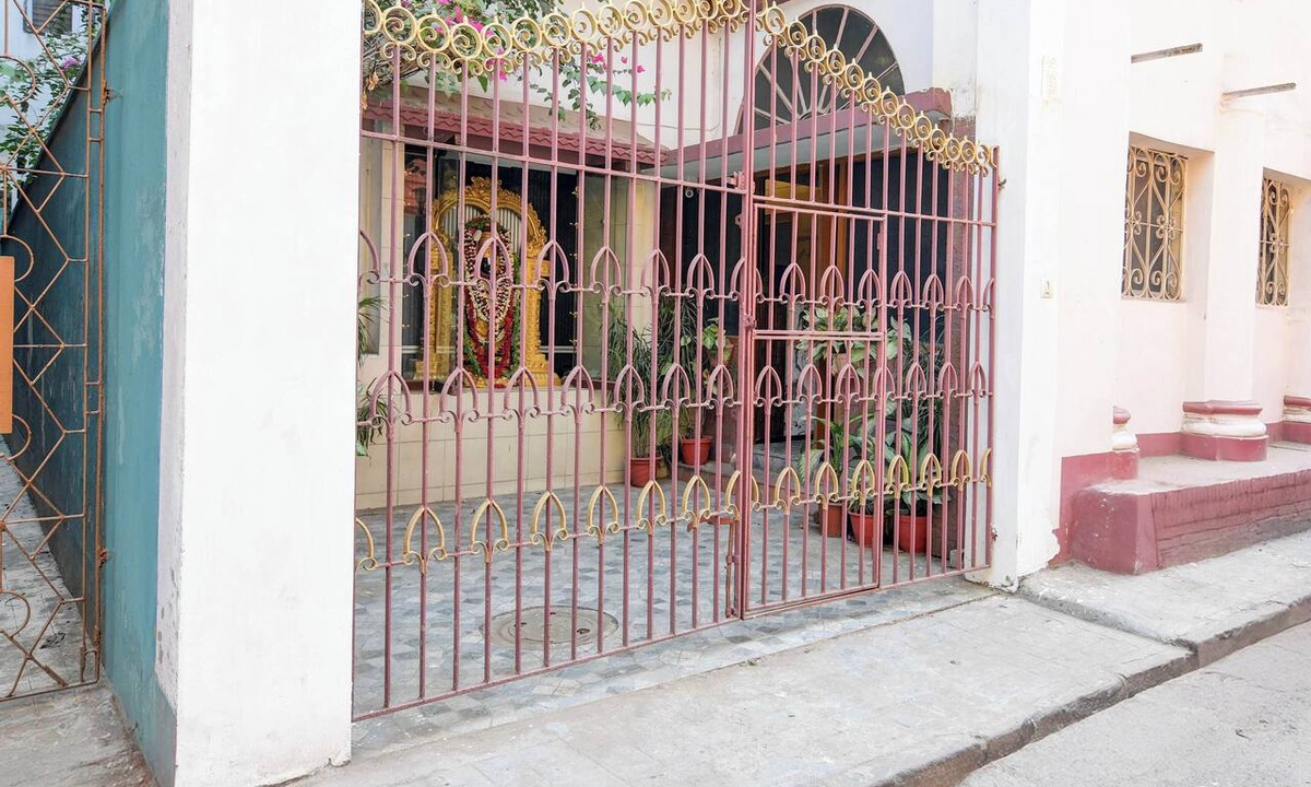 Kalighat Hotel | Collection O Lake Mall Kalighat