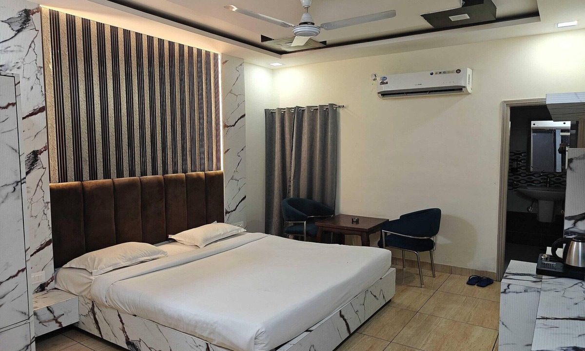 Kharar House | Collection O Sector 5 Chandigarh