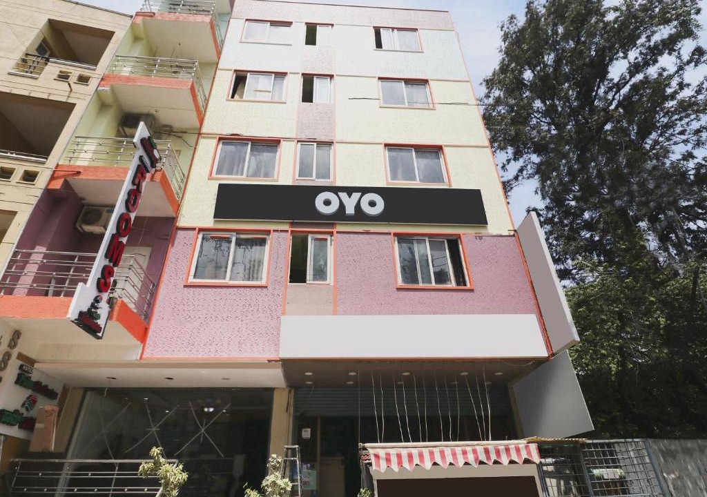 Sadduguntepalya Hotel | Collection O Tiara Near Christ university