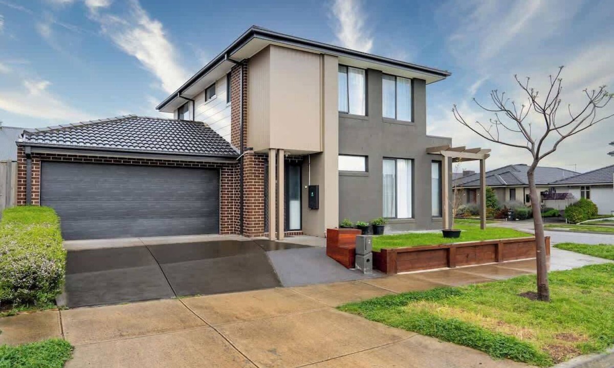 Clyde House | Contemporary Living at this Clyde Family Estate