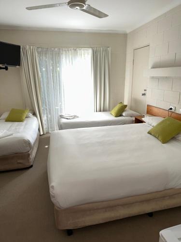 Corlette Hotel | Corlette Palms Motor Inn