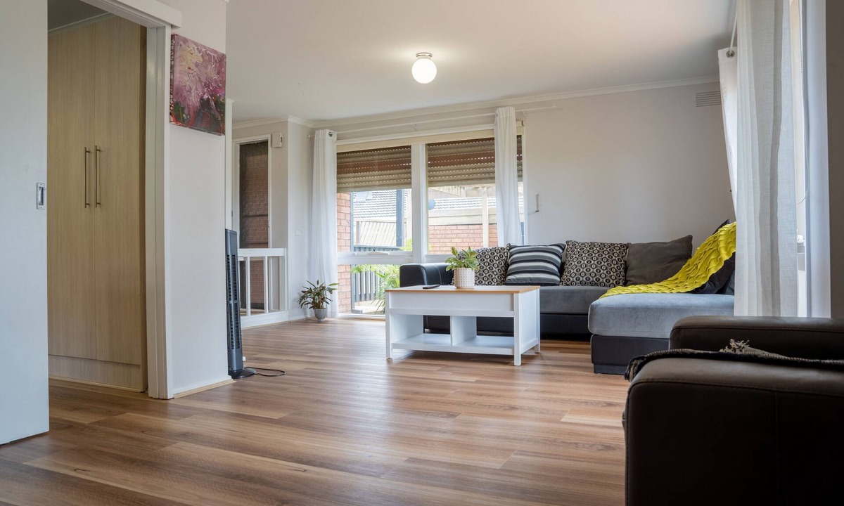 Greenvale House | Cosy 4 Bedroom Holiday Home - Melbourne Airport