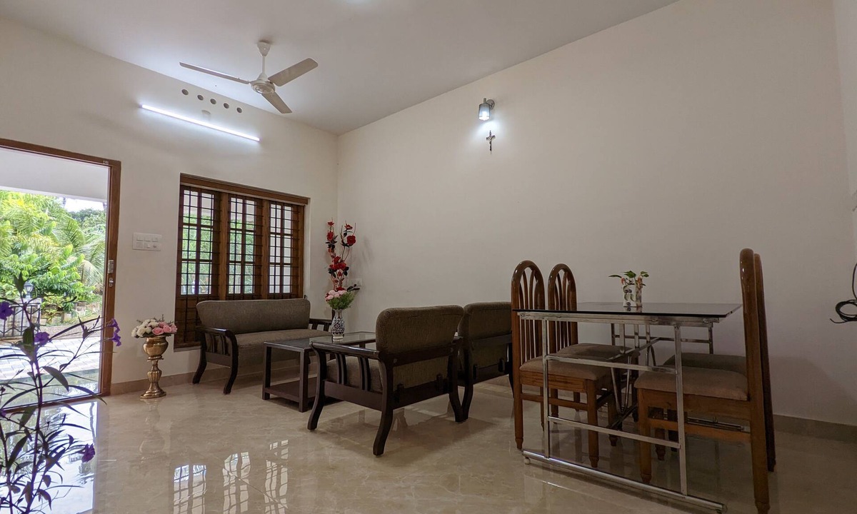Irinjalakuda Villa | Cozy One Bedroom Villa Facing Paddy fields amidst a Fruit garden