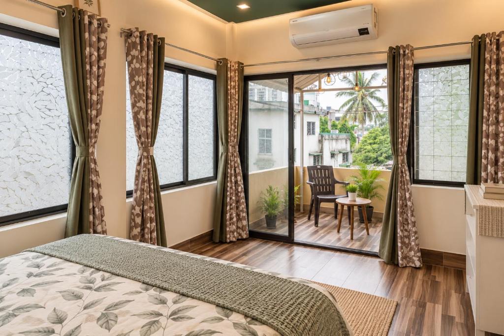 Behala House | cozy room with balcony