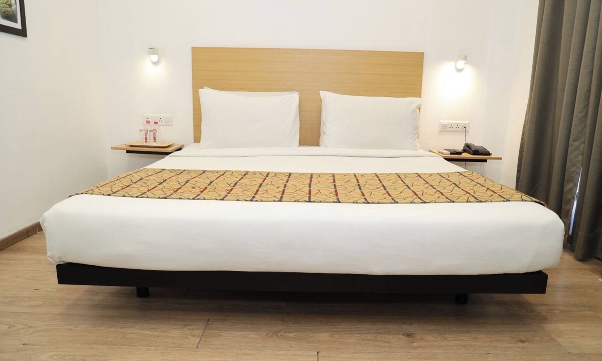 Gandhinagar Hotel | CRAYON HOTELS