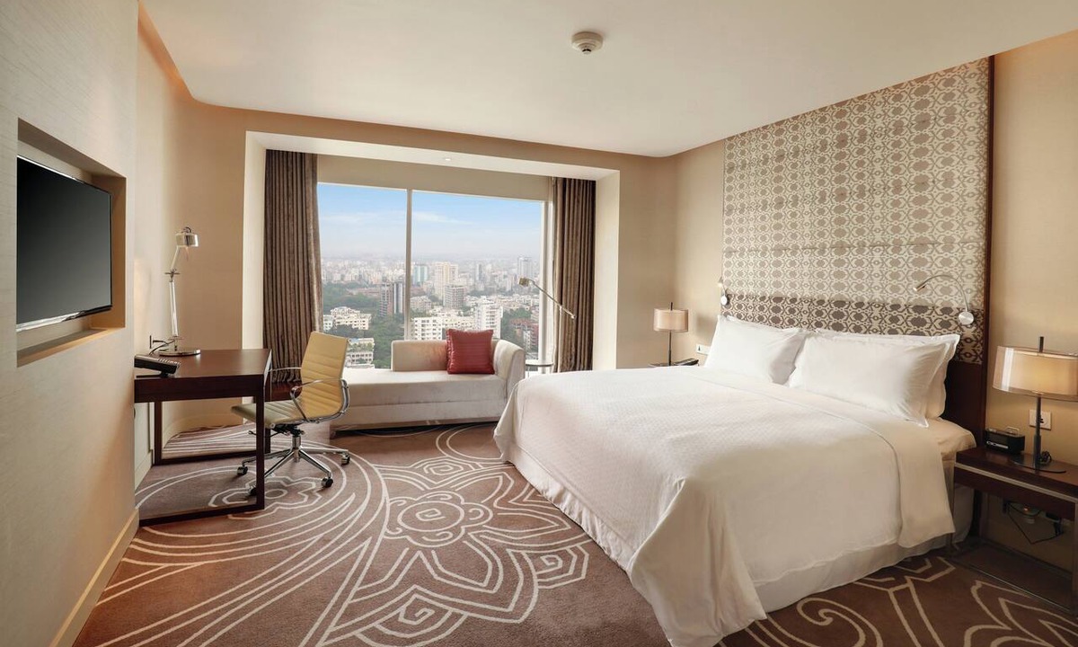 Gulshan Hotel | Crowne Plaza Dhaka Gulshan by IHG