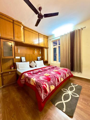Kuthar Bed & Breakfast | Eakanntam Homestay Kasauli 2Bhk With Kitchen Garden Best For Families and Couples With Sunset View