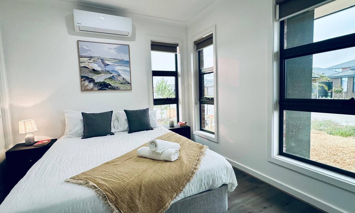 Clyde North House | Elegant 3-Bedroom House with Free secured Parking