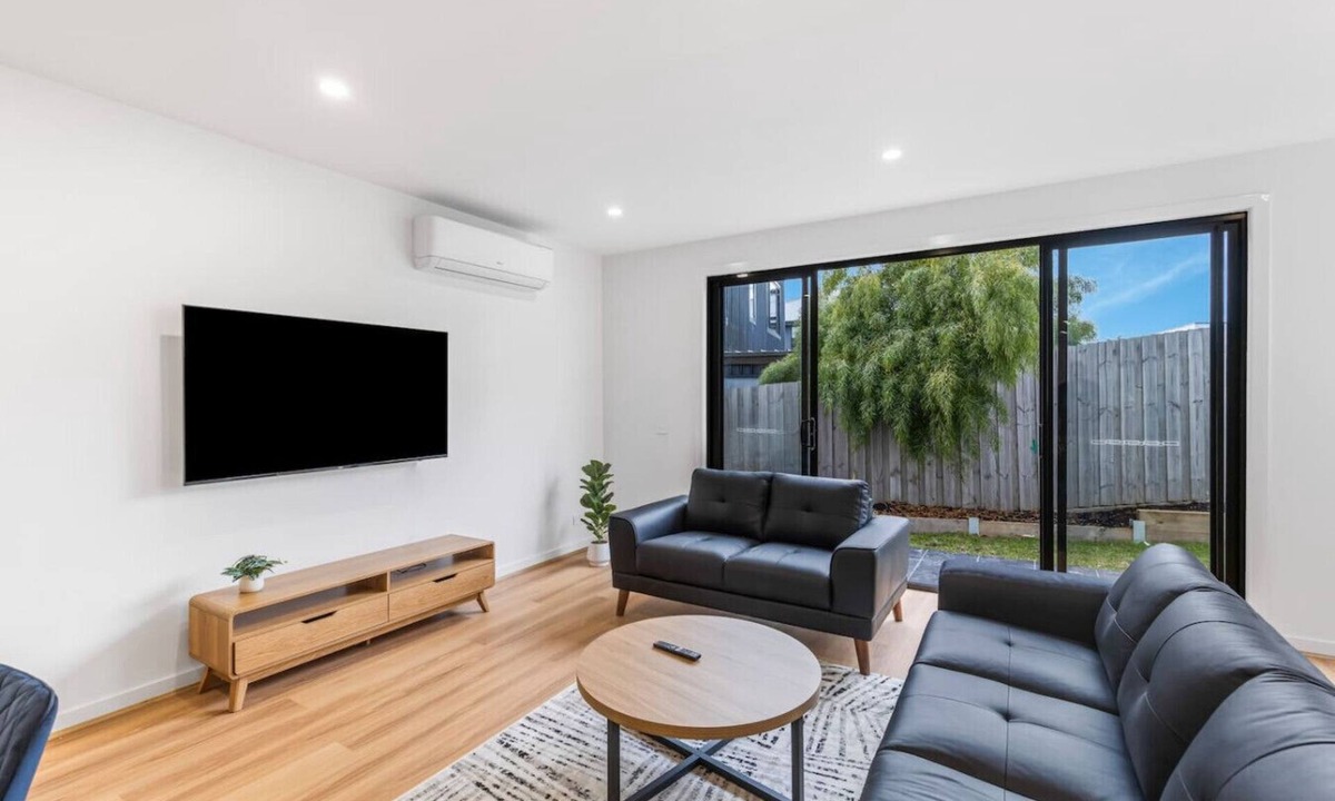 Highton House | `Elegant Home in Highton near City`