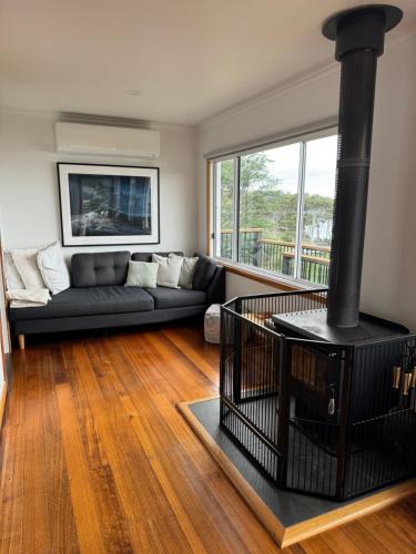 Eaglehawk Neck House | Elevated 3BR, ocean views, pool table, Pirates Bay
