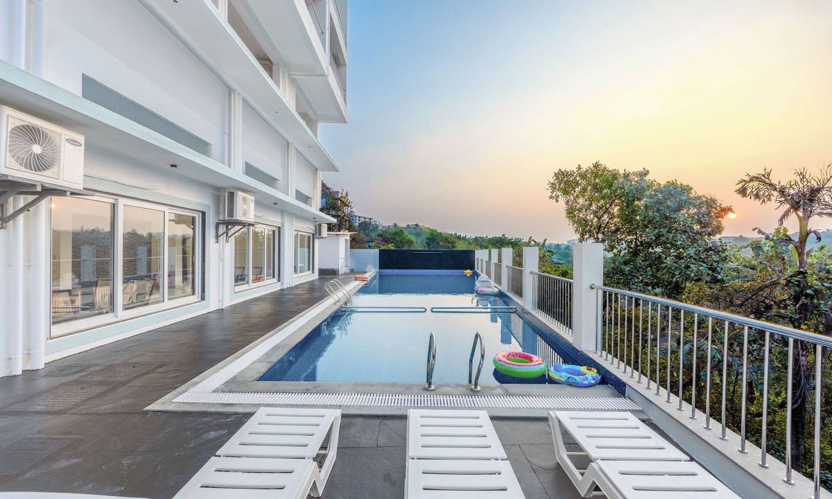 Chicalim Villa | ELIVAAS Midpoint Uno 7 Room Retreat with Pool