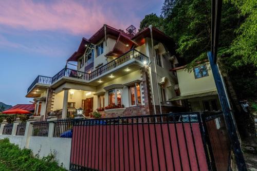 Nainital Villa | ELIVAAS Signature 3 BHK with Entertainment lounge - The Meadow