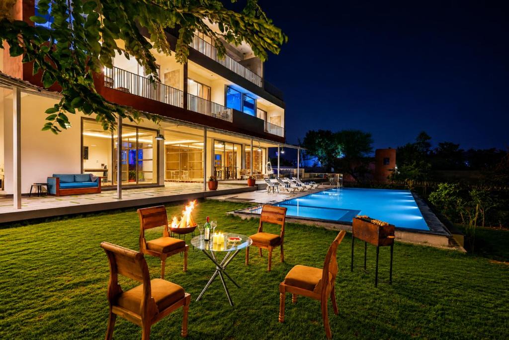 Bedla Villa | ELIVAAS Signature Miran by the lake Pet-Friendly Boutique Room with Lake View, Infinity Edge Pool, Activity Room & Garden
