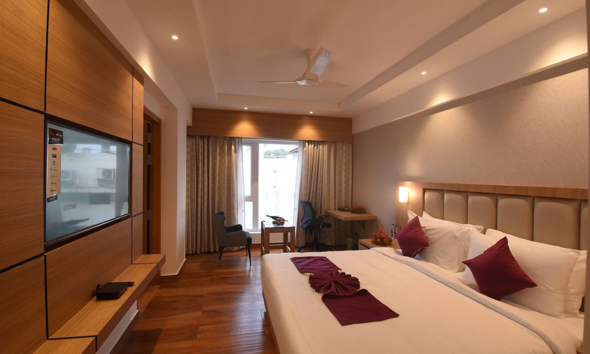 Mysore Hotel | Emerald Clarks Inn Suite