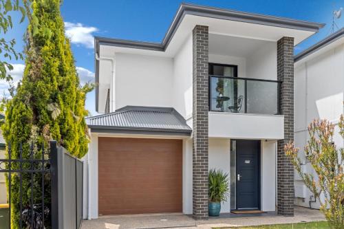 Tranmere Villa | Entire 2 storey home in Tranmere