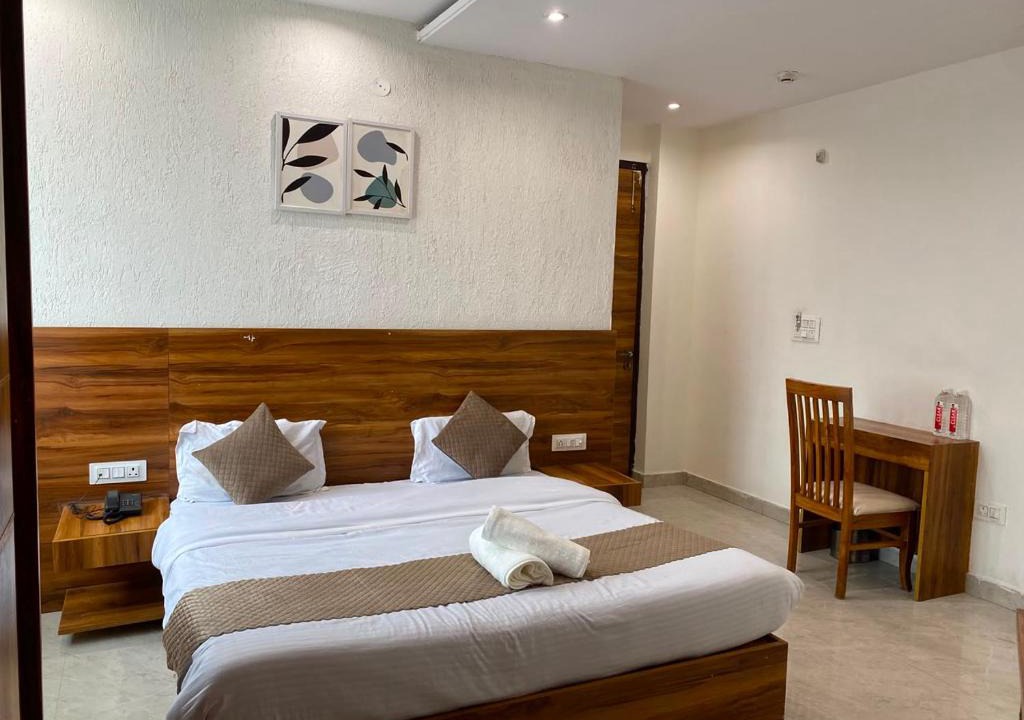 Bullawala Hotel | Evia Stayz 5 Min Drive to Railway Station
